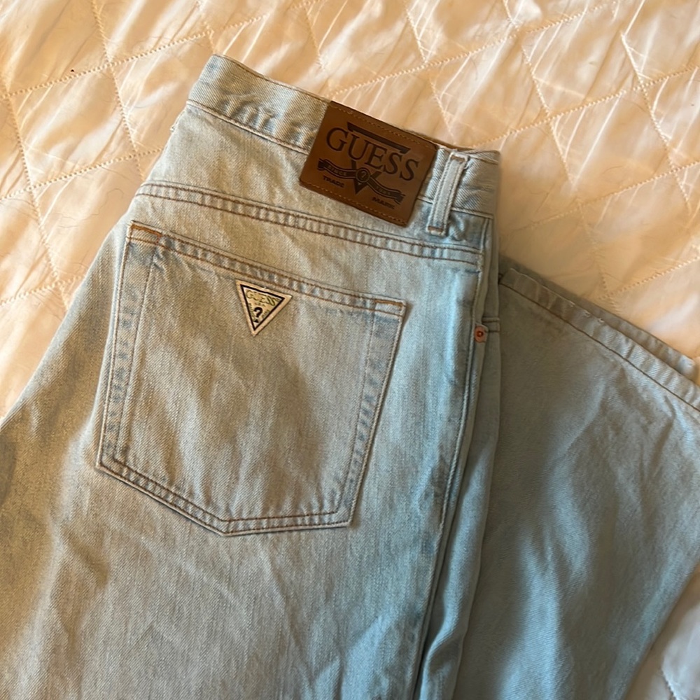 vintage guess jeans men’s but can be unisex i think! size 33